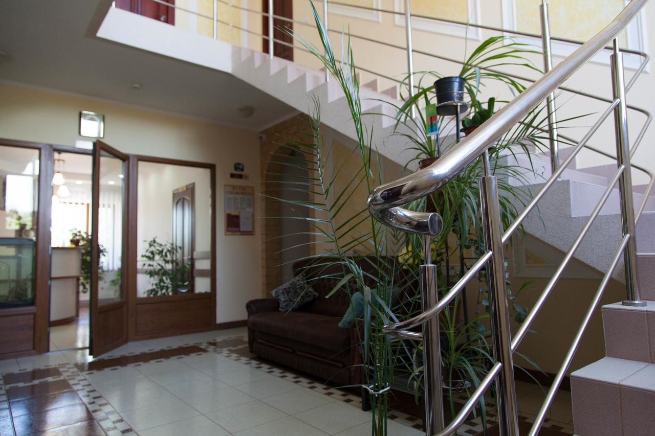 Alekselena Hotel Malekhuv Exterior photo