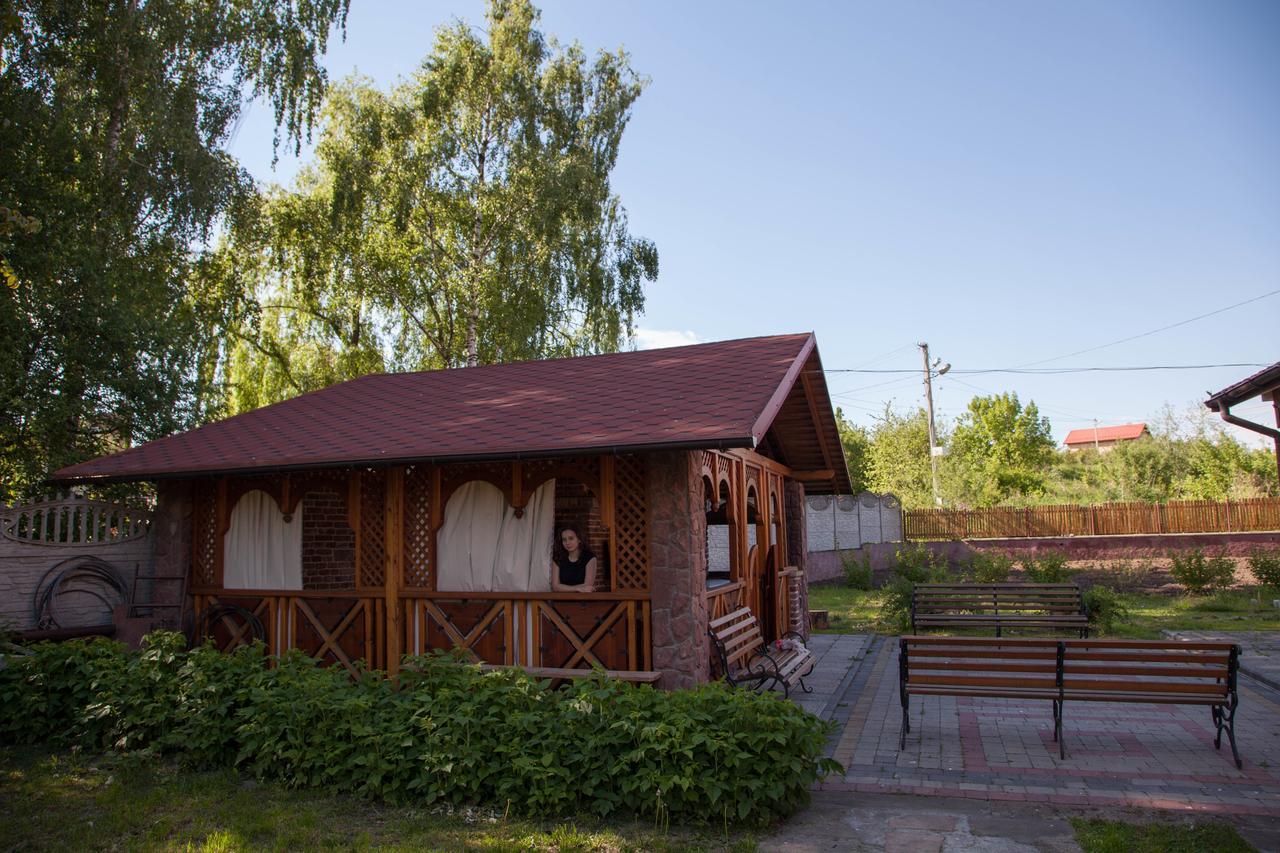 Alekselena Hotel Malekhuv Exterior photo