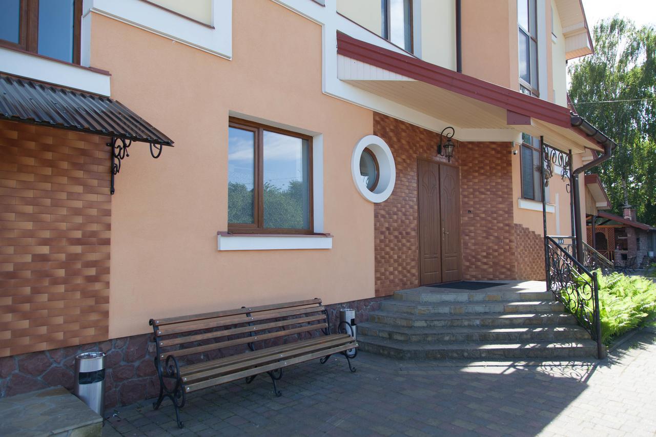 Alekselena Hotel Malekhuv Exterior photo